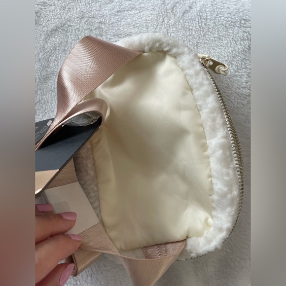 Apana Cozy White Sherpa Crossbody Bag NWT - Picture 5 of 7